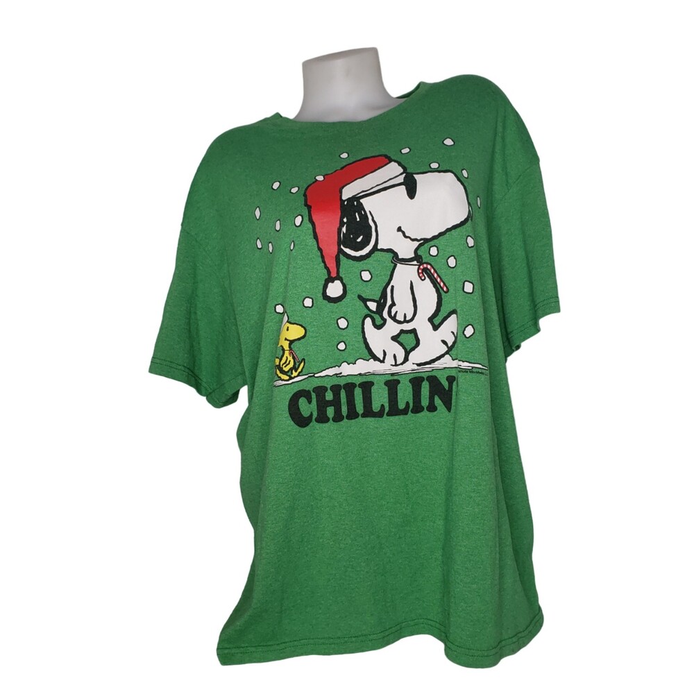 SNOOPY CHILLIN' Christmas Green T Shirt  L - XL